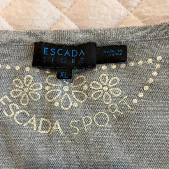 ESCADA VEST - Picture 2 of 4